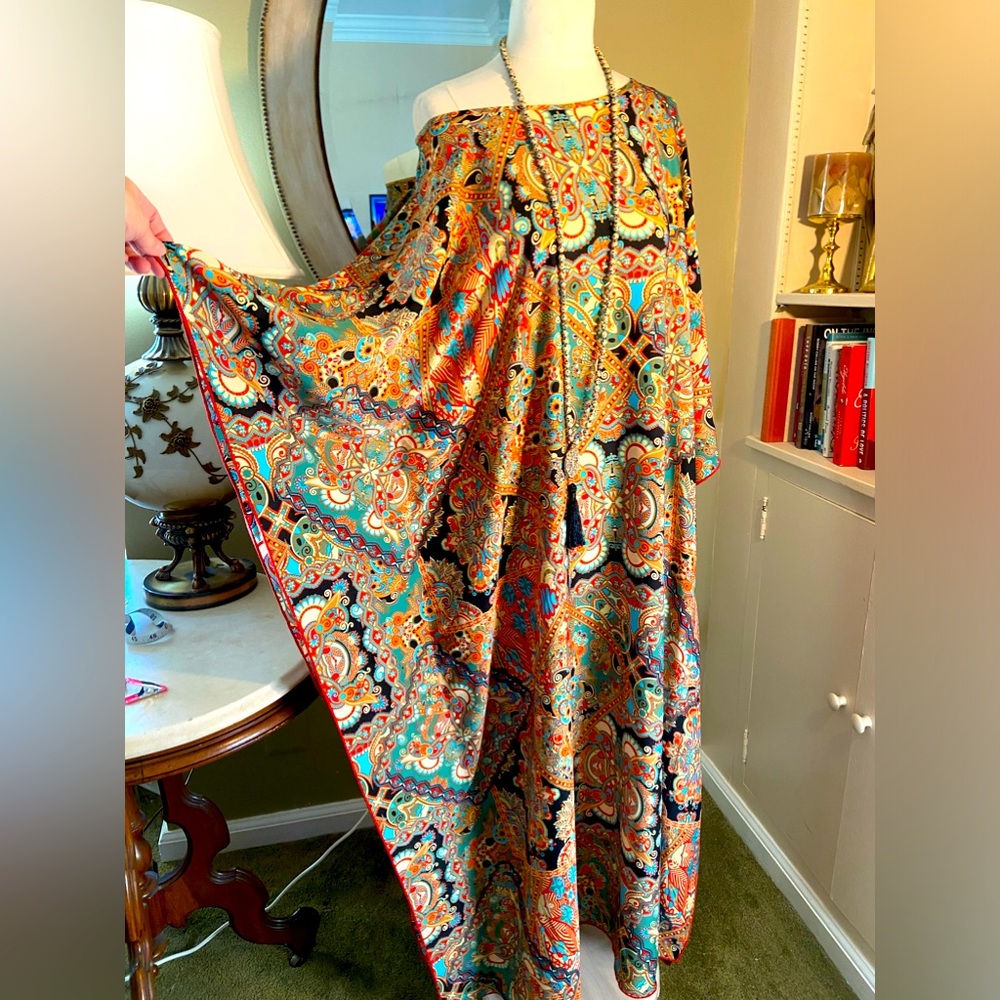 Caftan 1x-3x lightweight. Wear belted or unbelted.